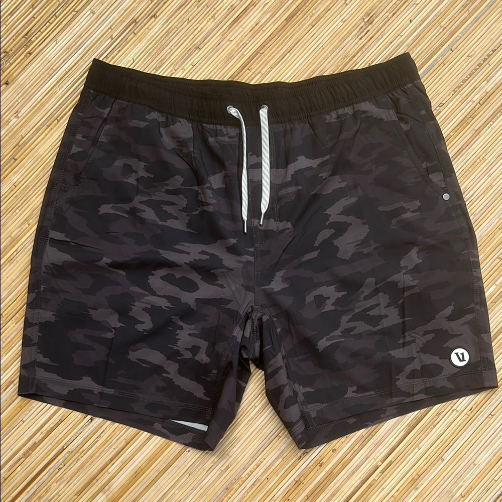 Vuori Kore Black and Grey Camo Shorts 7" - Lined - Picture 4 of 9